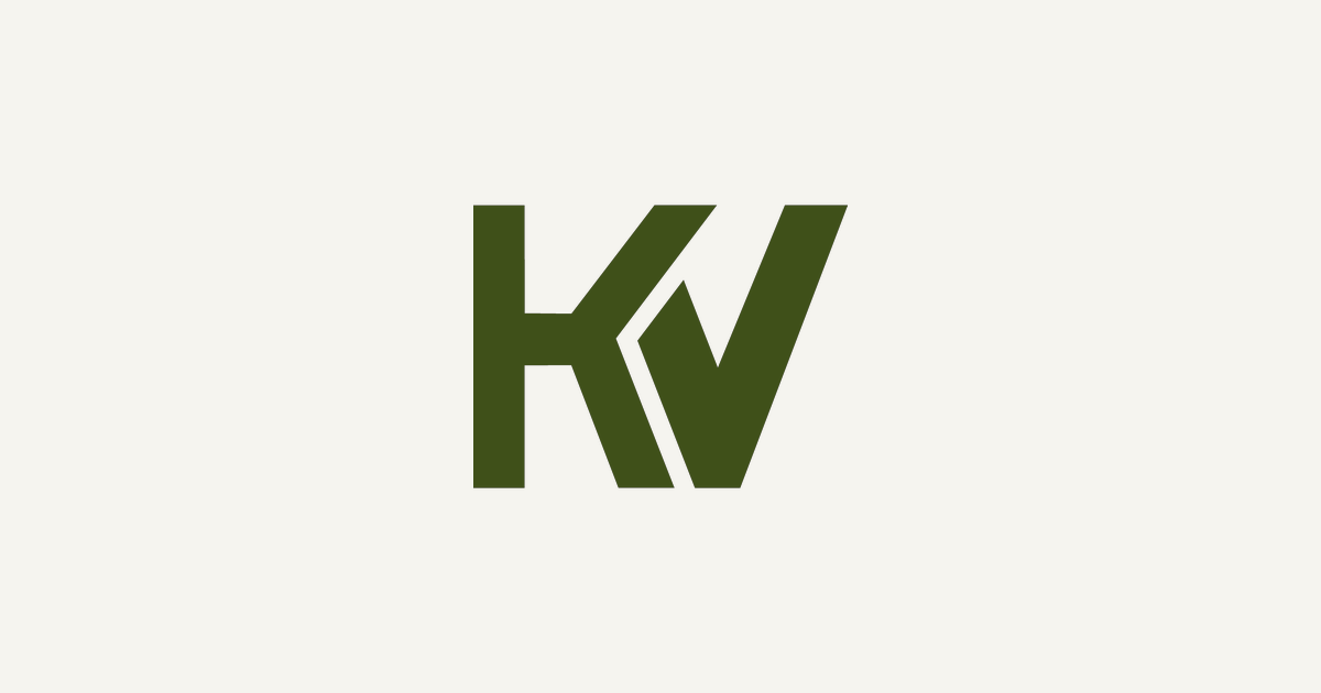Wortmarke kazuvate mit dem KV-Monogramm auf olivgrünem Grund